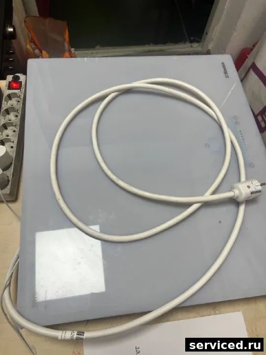 Индукционная плита Hansa BHIW68340