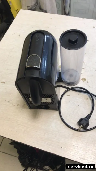 Капсульная кофемашина DeLonghi EN110B