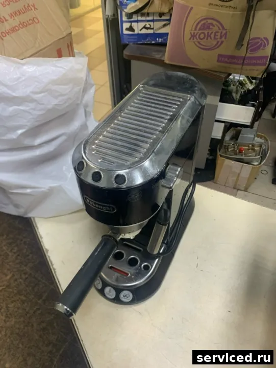 Кофемашина DeLonghi EC680.BK