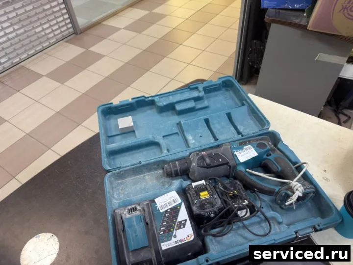 Перфоратор Makita DHR202
