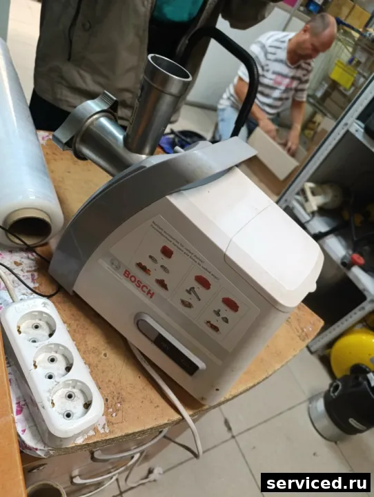 Мясорубка Bosch CNFW5
