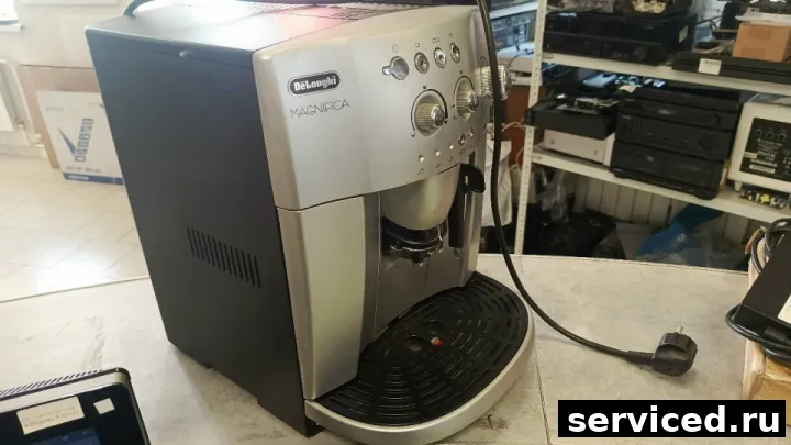 Кофемашина DeLonghi MAGNIFICA